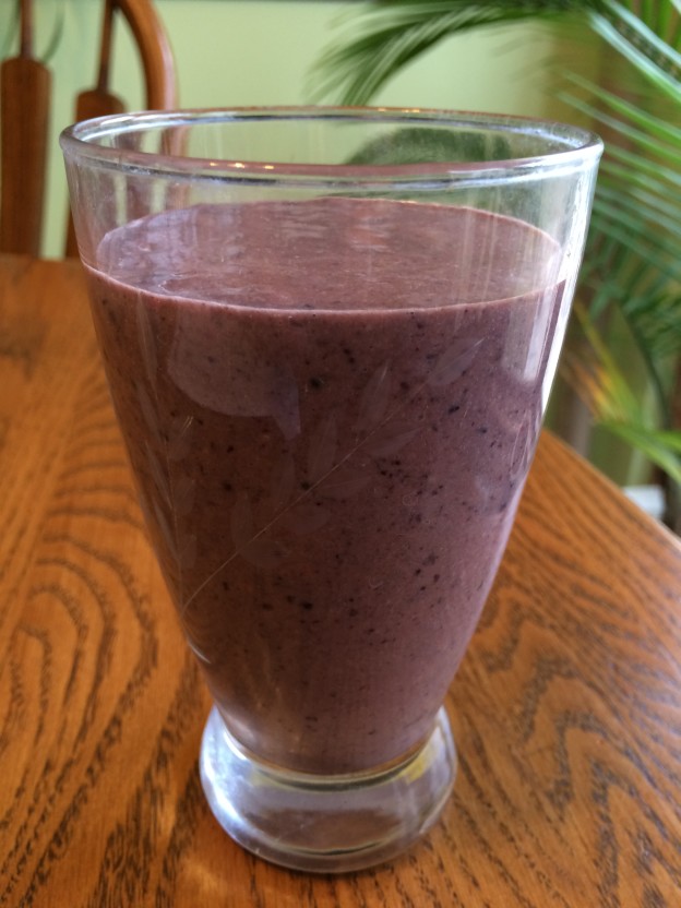 Easy, raw breakfast smoothie | Holistic Health to Go